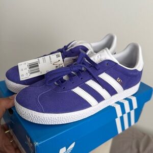 Adidas gazelle j
Brand new